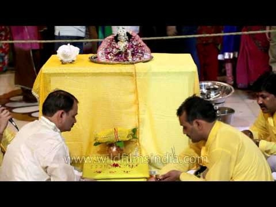 Performing rituals at Krishna Janmashtami