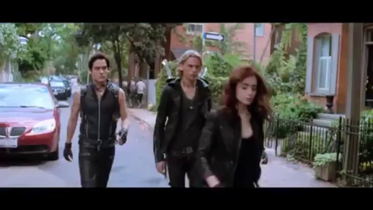 Ölümcül Oyuncaklar- Kemikler Şehri 2. Fragman (TR Altyazılı) - 10Youtube.com