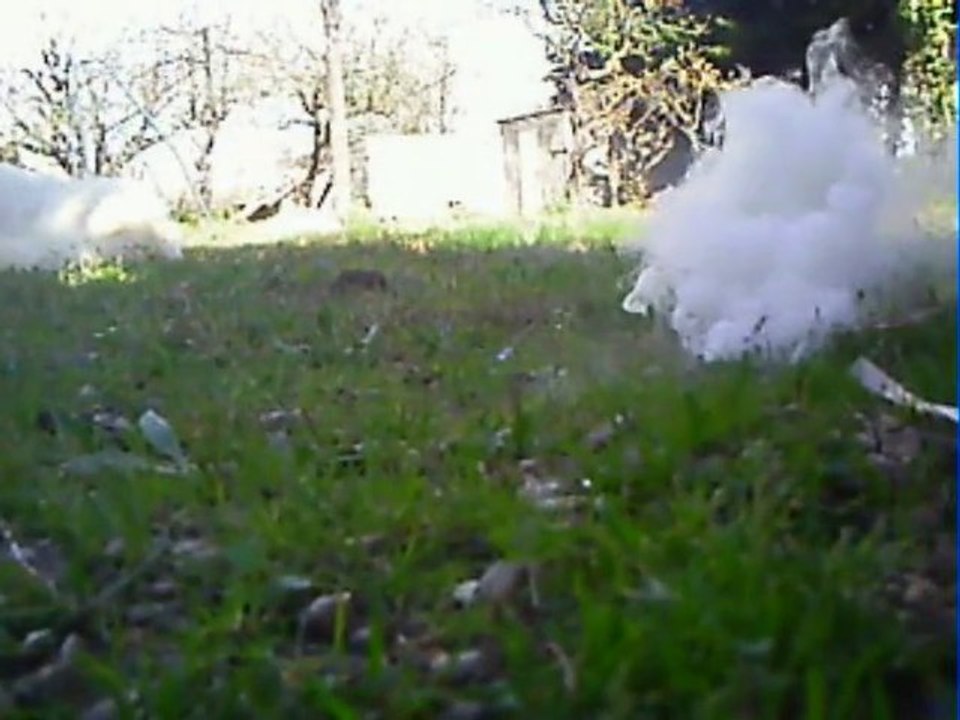 fumigene maison avec balle de ping pong