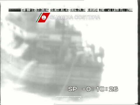 Roccella Jonica (RC) - Lo sbarco dei migranti -2- (31.08.13)