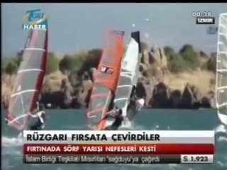 ÇANDARLI'DA RÜZGARI FIRSAT BİLEN SÖRFÇÜLER DENİZE AÇILDI - TGRT HABERİ