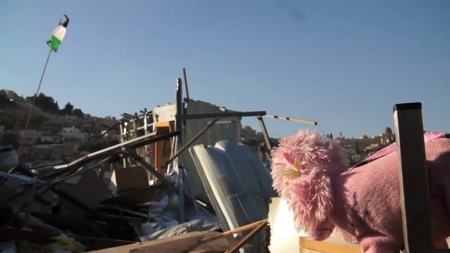 Maison palestinienne détruite, la famille de Khaled Zir se réfugie dans une cave (VOST français)