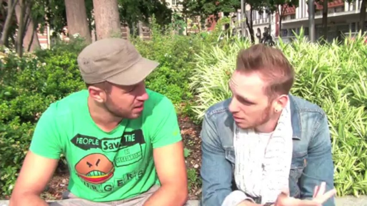 Les mecs font ça devant tout le monde dans un jardin public