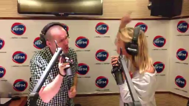 Bruno Fialho et Justine Fraioli dansent dans le studio