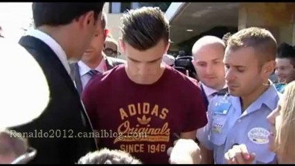 Gareth Bale signs autographs in Madrid