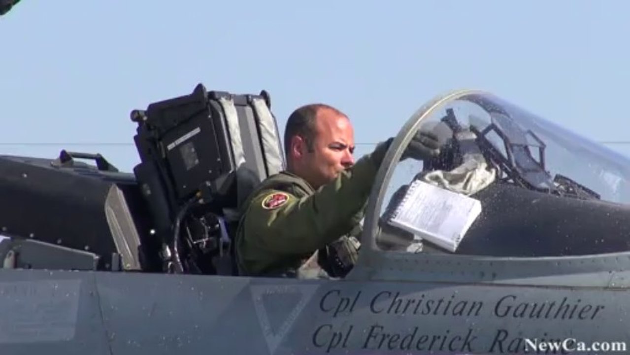 NewCa.com: 2013 Canadian International Air Show. CF-18 Hornet Demo
