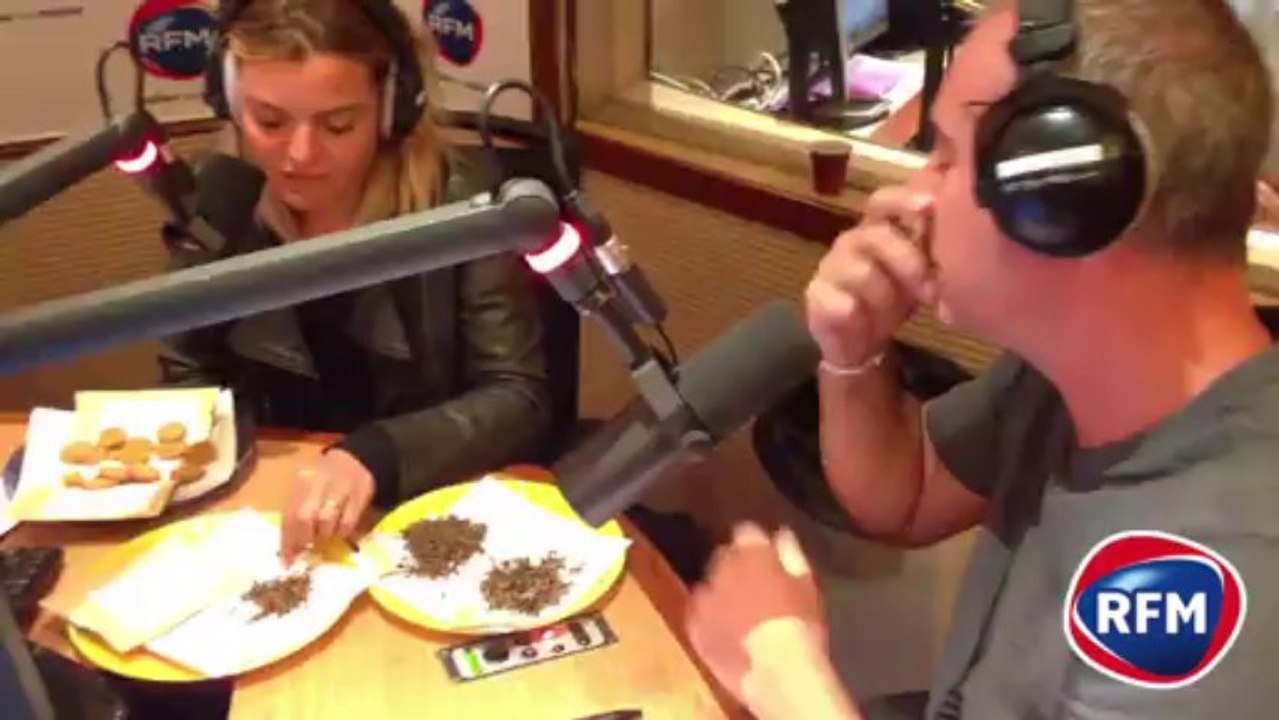 Bruno Robles mange des insectes