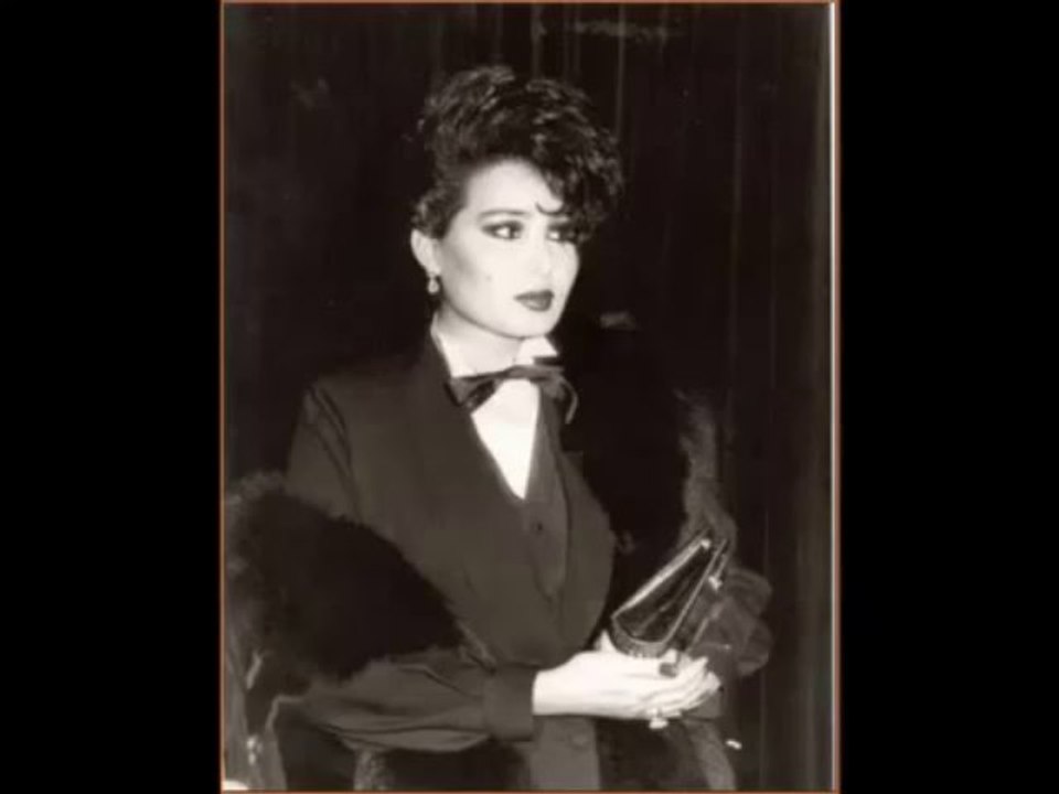 Bülent Ersoy - Aylar Geciyor Sen Bana Hala Geleceksin