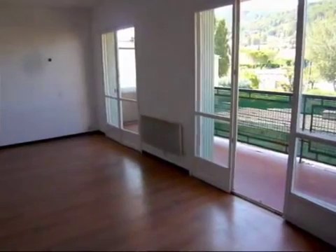 IMMOBILIER LE BEAUSSET VENTE APPARTEMENT T2 lumineux spacieux terrasse - Petits travaux