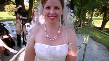 Le marié porte une caméra GoPro pendant tout son mariage.