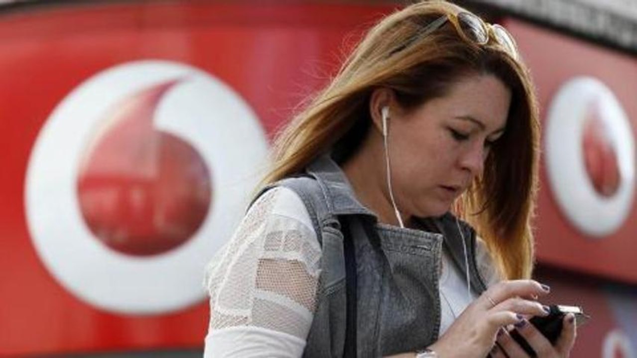 Verizon agrees to buy $130b stake in Vodafone