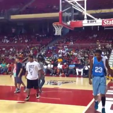 Guy Dupuy remporte le And1 Remix Dunk Contest et 10 000$ grâce à un énorme dunk