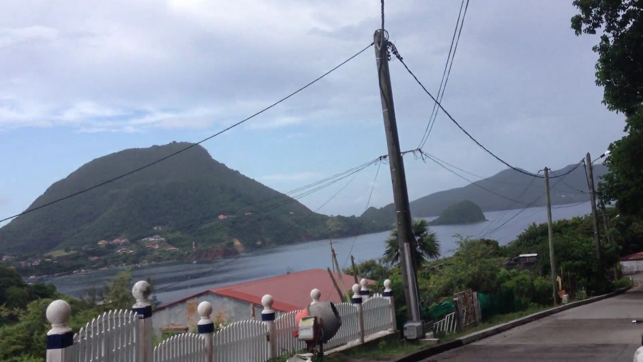 Les Saintes : scooter 1/2