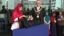 Malala opens UK public library