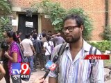 Tv9 Gujarat - MSU Fine Arts students protest against HOD, University ask him to resign