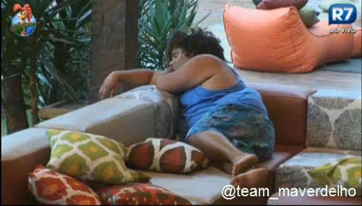 Barbara e Mateus deitados na cama, tarde 03/09
