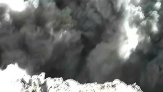 Video captures Peruvian volcano eruption