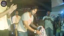 Shahid Kapoor gets MOBBED