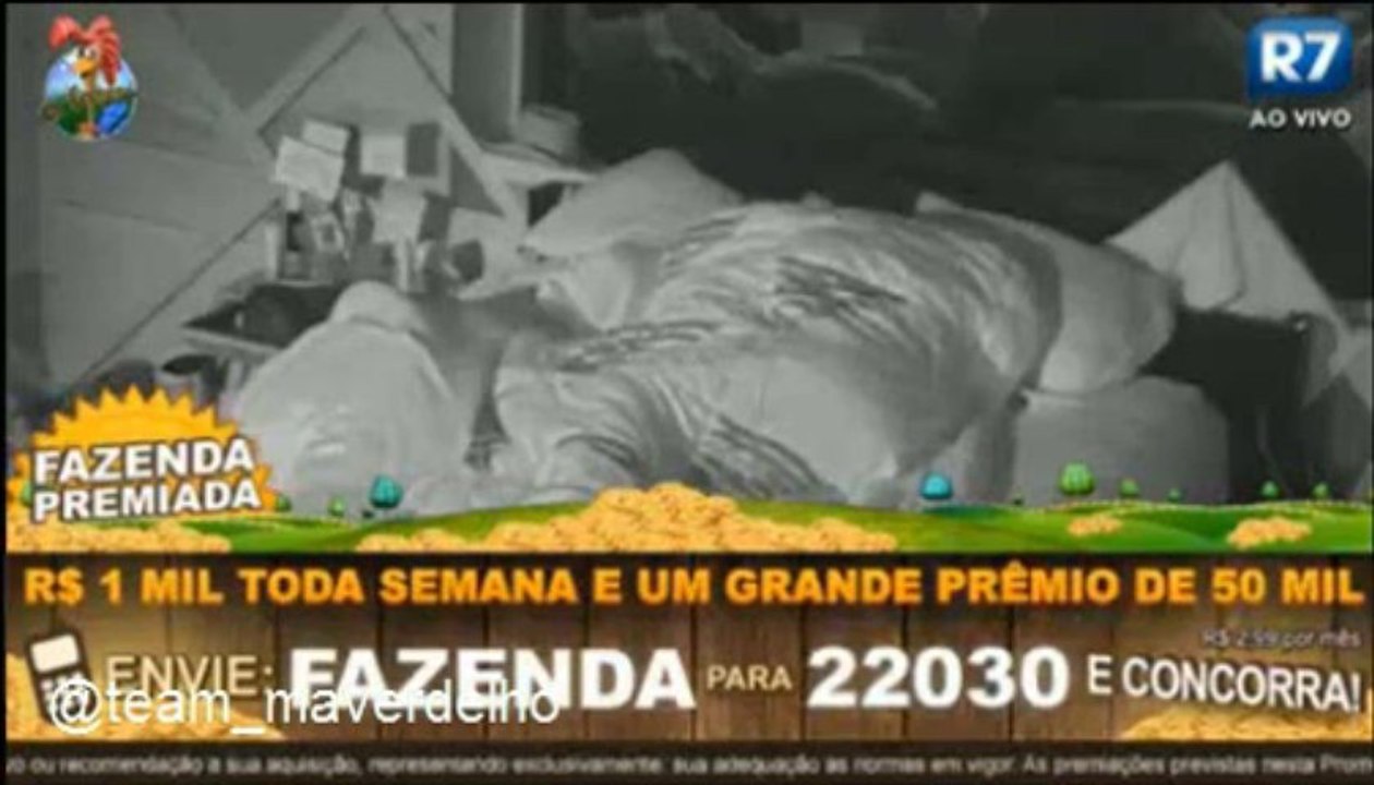 Barbara e Mateus movimentam o edredom antes de dormir 03/09