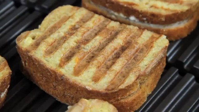 Taze Keçi Peynirli Tost Tarifi - Nefis Yemek Tarifi