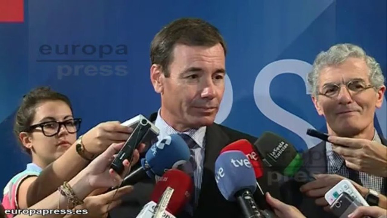 Gómez exige paralizar "definitivamente" la privatización de la sanidad