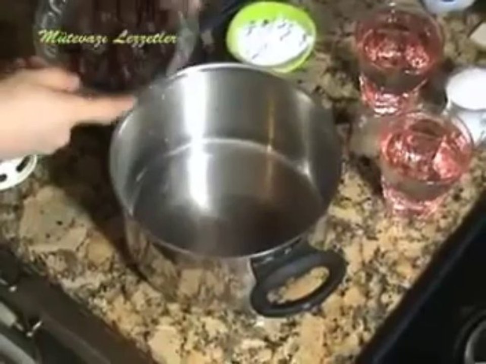 Vişneli İrmik Tatlısı Tarifi  Nefis Yemek Tarifi