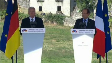 Hollande : "Oradour est un cri que j'entendrai toujours quand il y aura d'autres massacres"
