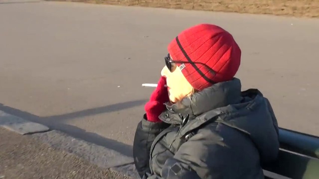 AH☀LE SMOKER CH☹KING ME w/ passive smoke George Godley London U.K 2 Dec 2012 14:07 p.m 366