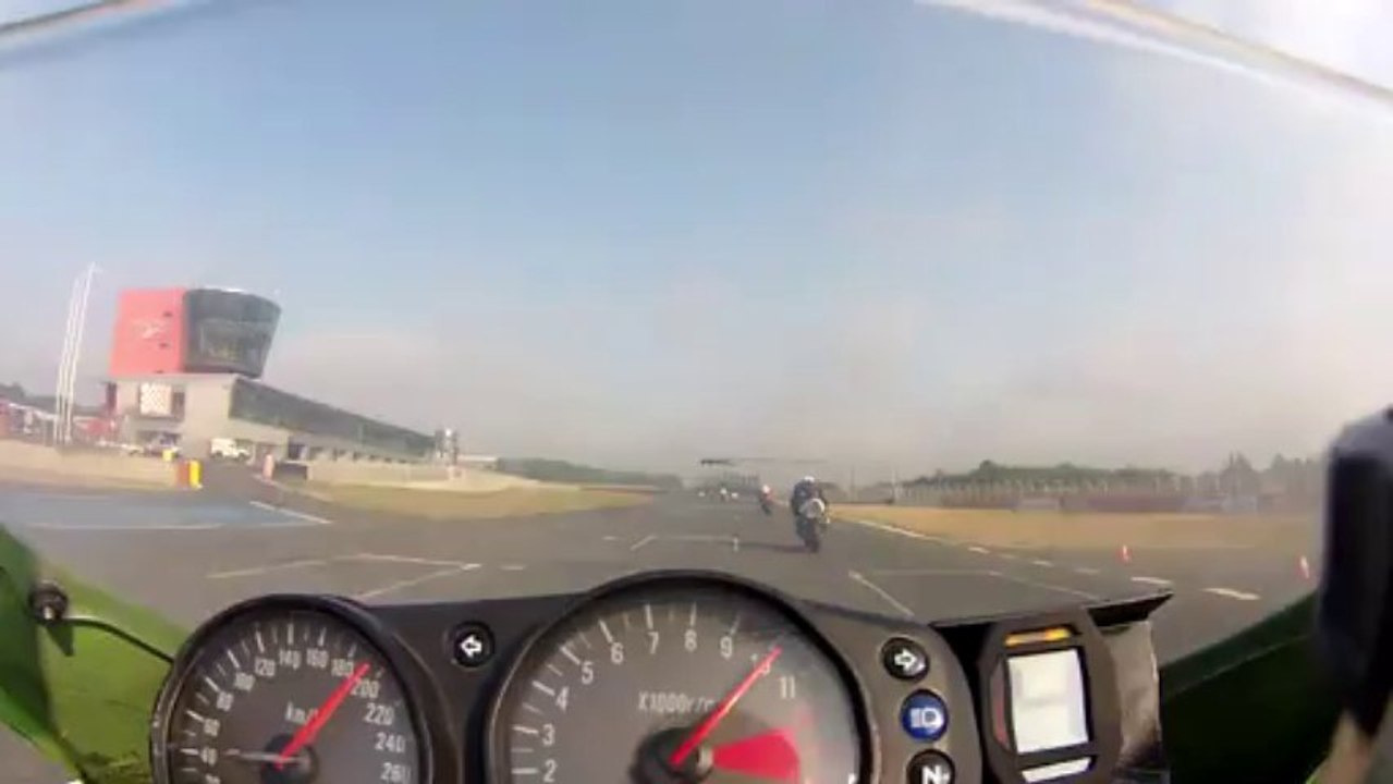 Journée club moto Nogaro 31/08/2013 - Groupe 3 - 1ère session - ZX9R derrière Seb