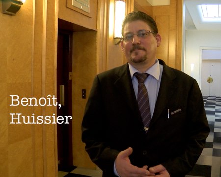 Journées européennes du patrimoine : Benoît, huissier, vous guide à travers les coulisses de l'hôtel de Rochechouart.