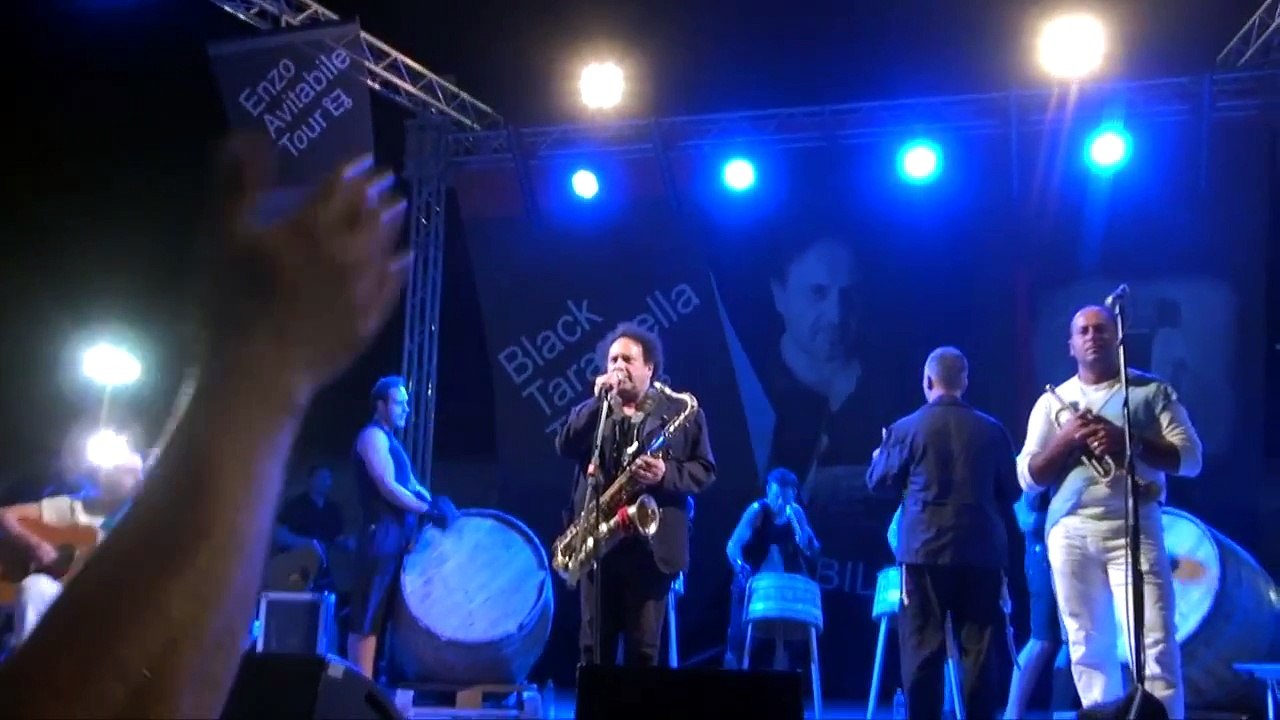 Carinaro (CE) - Enzo Avitabile, intervista e immagini live (03.09.13)