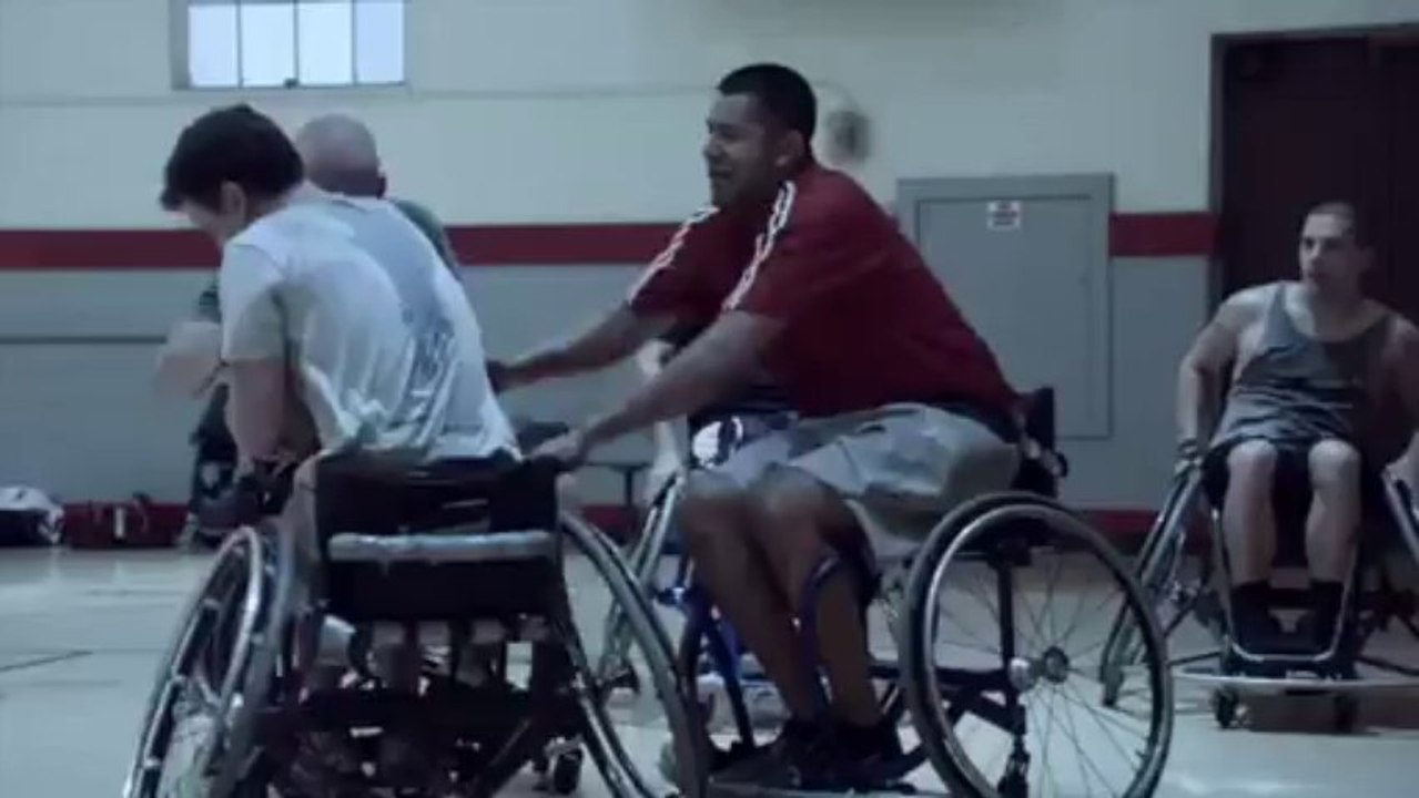 Basketteurs en fauteuil roulant - Publicité Guinness