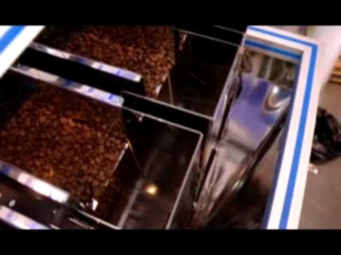 Maquina para empacotamento automático de grãos.