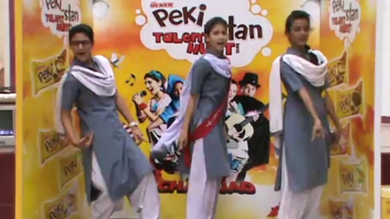 Mariam, Sumbul, Soha from HAPPY PALACE SCHOOL, FB AREA, Kara