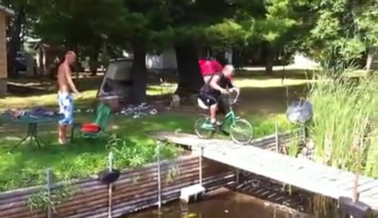 Big fail with a bike.. trying to jump in water.... Funny!