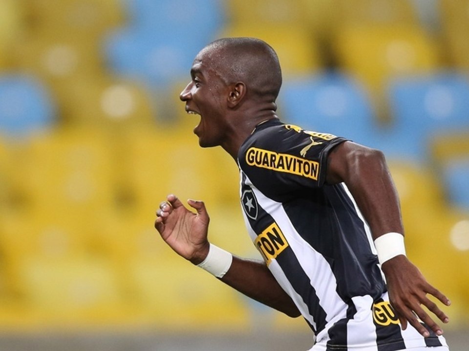 Il mystifie 4 défenseurs avant de marquer !