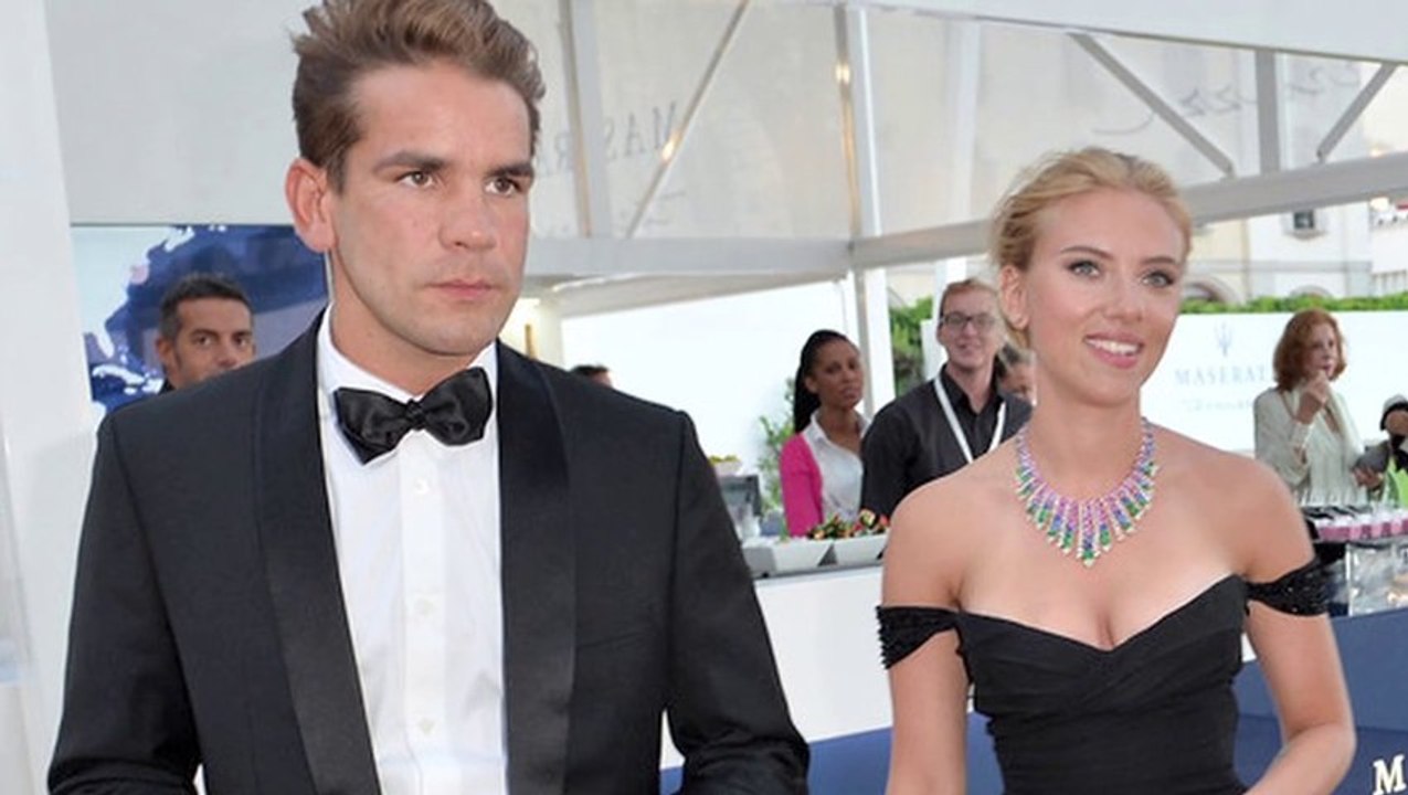 Scarlett Johansson Engaged To Romain Duriac - SEE Scarlett Johansson's Enagagement Ring
