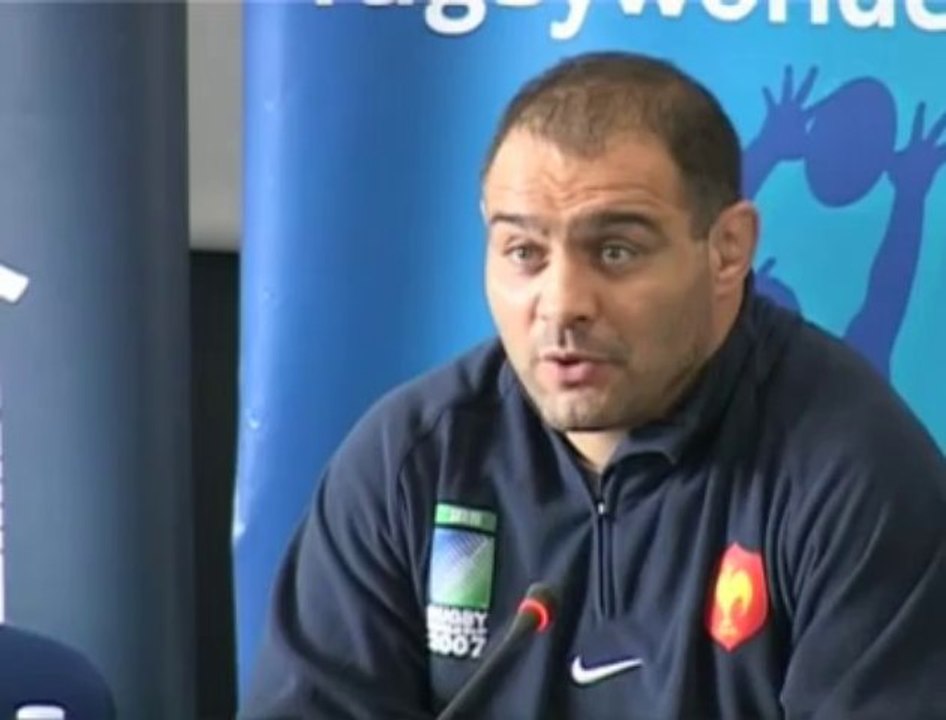 Raphaël Ibanez concentré avant l'Angleterre
