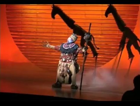 Extrait de la scène d'ouverture du Roi Lion au théâtre Mogador