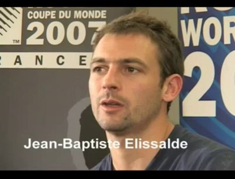 Les jeunes Bleus rendent hommage aux anciens