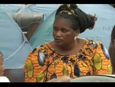 Des centaines de familles africaines logent sous des tentes à Aubervilliers.