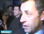 Bain de foule de Sarkozy en banlieue: un jeune l'interpelle