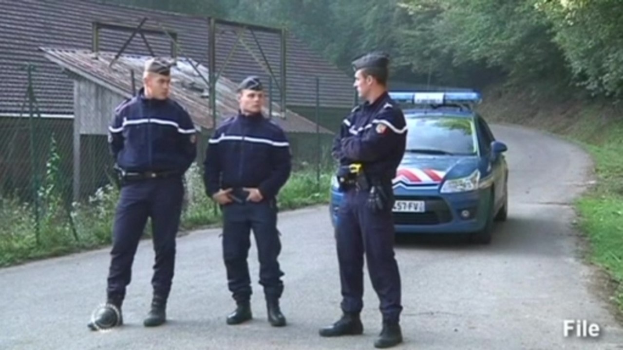 Police still puzzle on Alps family killing