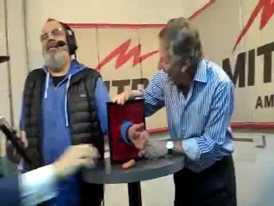 JORGE LANATA CON EL MAGO SIN DIENTES - CORTE DE BRAZO