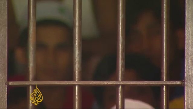 Rohingya refugees face off with Thai police - تواجه اللاجئين الروهينجا قبالة مع الشرطة التايلاندية