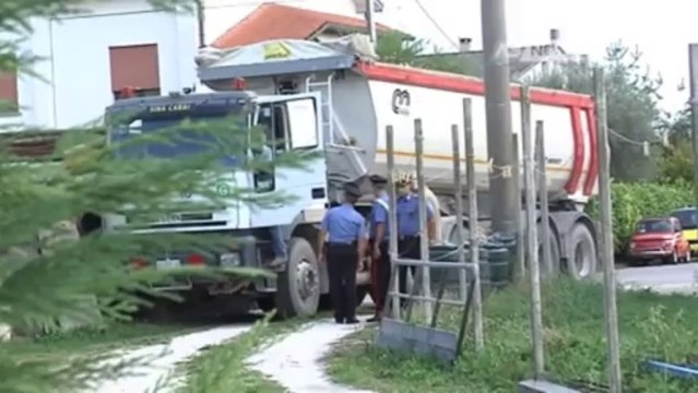 MUORE SCHIACCIATO DAL CAMION