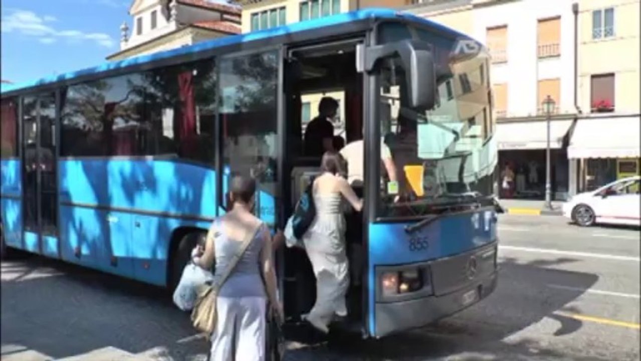 TAGLI ACTV: E' PROTESTA