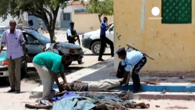Somali'de çifte saldırı: 15 ölü