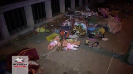 Divise da infermiere rubate e in vendita nel suk dei rom a Ponte Marconi