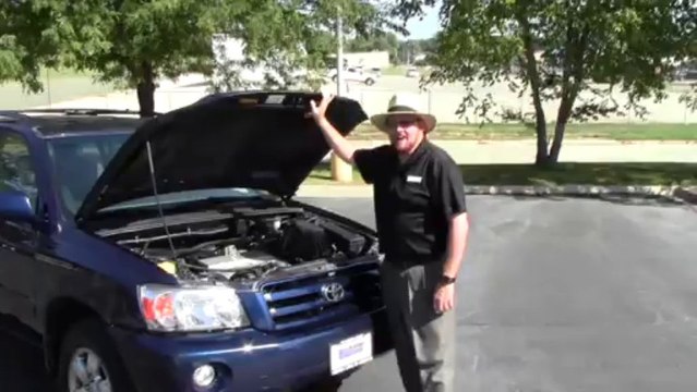 Used 2005 Toyota Highlander Sport 4wd for sale at Honda Cars of Bellevue...an Omaha Honda Dealer!